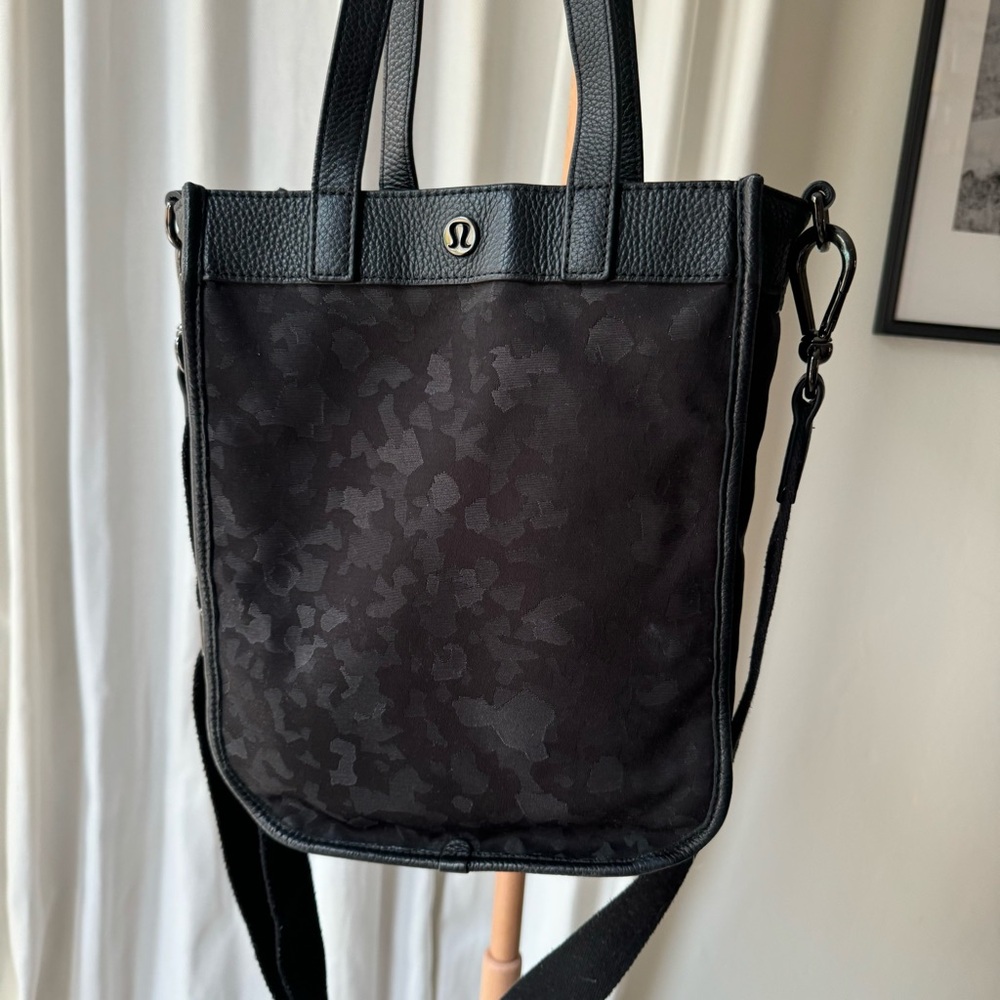 Lululemon tote